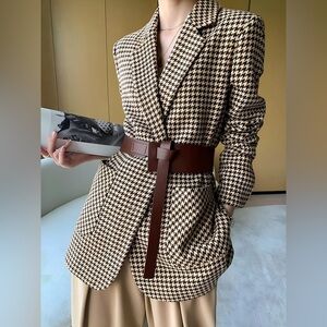 CoMMENSE Houndstooth Split Blazer With Belt
COLOR - Khaki, Size XL NWT